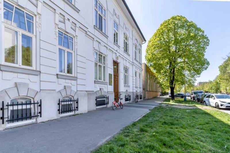 NA PRENÁJOM-Kancelársky priestor-Košice-Staré mesto,Masarykova ul. - Historická budova na Masarykovej ulici v Košiciach - mestskej časti Staré Mesto.