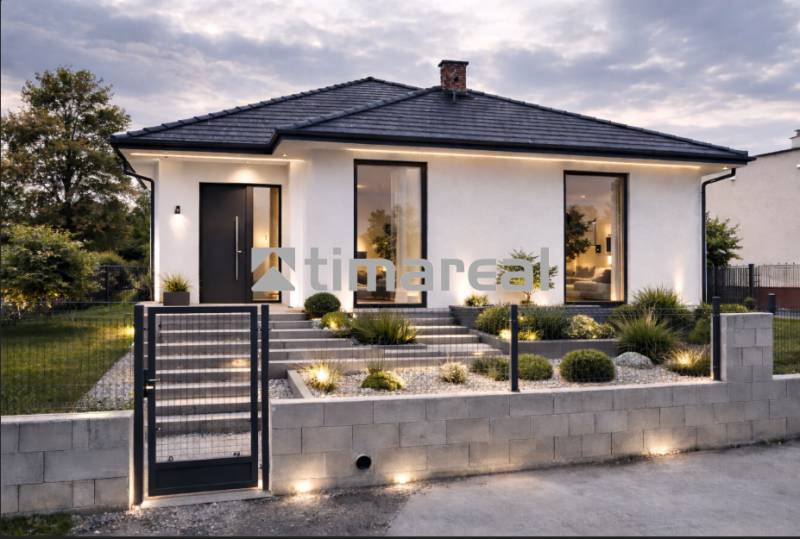 * na predaj 3i rodinný dom, 6á pozemok, Čataj - Rodinný dom v Čataji s udržiavanou záhradou a osvetlením podvečer.