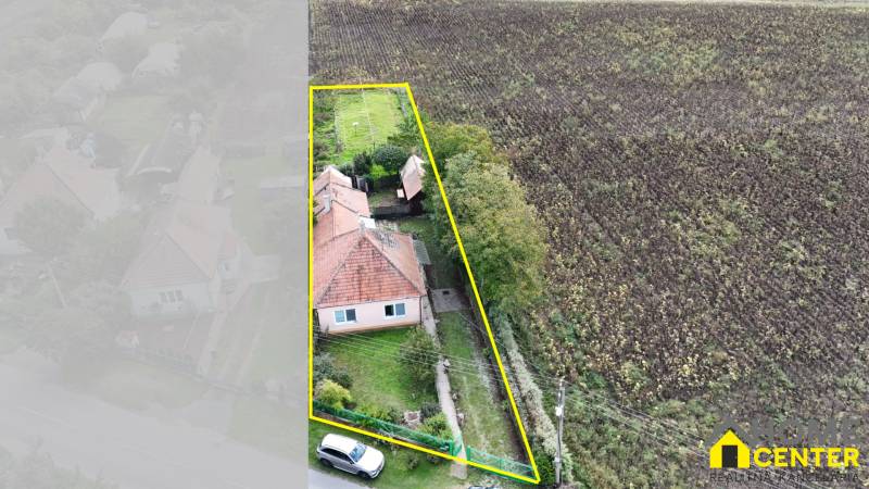 NA PREDAJ!!! Rodinný dom s veľkým pozemkom v obci Vék pri Hurbanove - Rodinný dom v Komárne s veľkým pozemkom vedľa poľa.