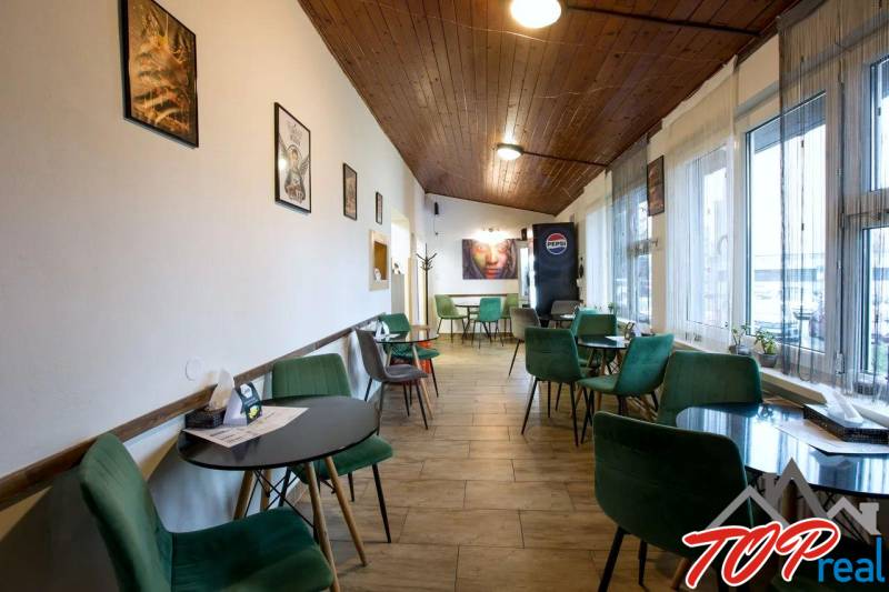 PRENÁJOM - Bistro/ Gastro prevádzka - Košice - Juh - Kaviareň s dreveným stropom a dekoratívnymi stoličkami, Gastro priestory.