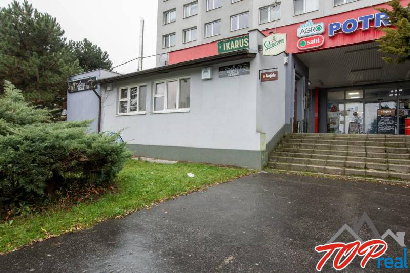 PRENÁJOM - Bistro/ Gastro prevádzka - Košice - Juh - Gastro priestory na Žižkovej ulici v Košiciach - mestská časť Juh, so schodiskom a zeleňou.