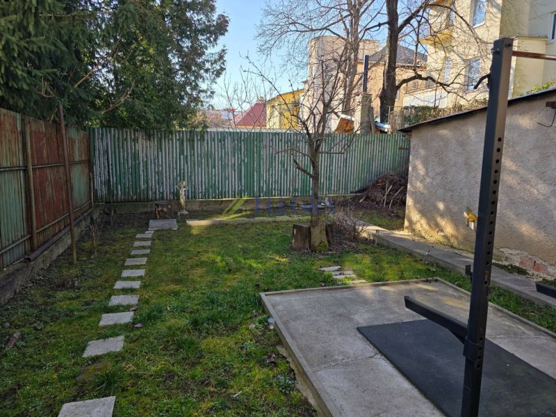 Na predaj  rodinný dom ulica Mudroňova Košice - Záhrada rodinného domu na Mudroňovej ulici v Košiciach - mestskej časti Juh.
