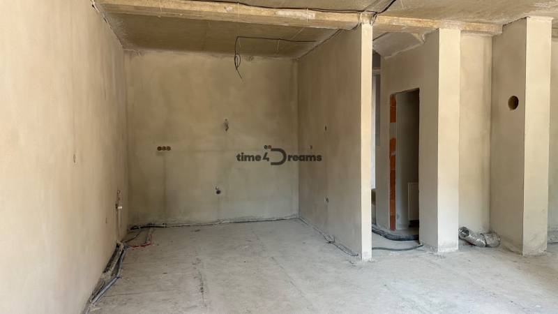 NA PREDAJ ‼️POSLEDNÉ 2 ‼️- 4 izbové radové domy v Ivánke pri Nitre - Interiér v rozostavanom rodinnom dome, na ulici prebieha rekonštrukcia, vrátená Holobyt.