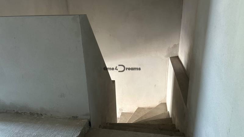 NA PREDAJ ‼️POSLEDNÉ 2 ‼️- 4 izbové radové domy v Ivánke pri Nitre - Schodisko v nedokončenom stave na Rodinný dom, so surovými stenami, ulica Gergeľova.