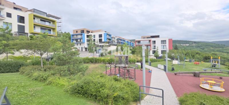 LUXUSNÝ 3i byt,PARKING,CHLADENIE,TERASA,Grand Koliba, Frankovská ulica - Bytové domy na ulici Frankovská, v Bratislave - Nové Mesto, s detským ihriskom.