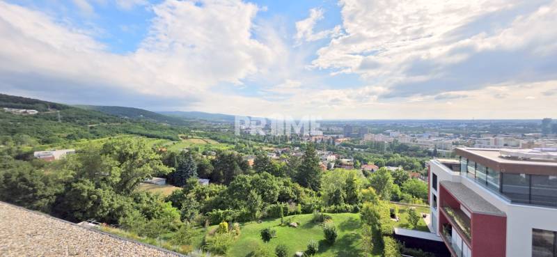 LUXUSNÝ 3i byt,PARKING,CHLADENIE,TERASA,Grand Koliba, Frankovská ulica - Panoramatický výhľad na mesto z Frankovskej ulice v Bratislave - Novom Meste.