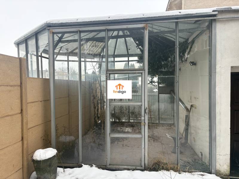 PREDAJ - Rodinný dom s investičným potenciálom - Nové Zámky - Zimná záhrada pri rodinnom dome na ulici T. Vansovej v Nových Zámkoch.