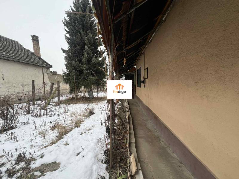 PREDAJ - Rodinný dom v obci Kamenica nad Hronom – len 5 km od Štúrova - Rodinný dom v Kamenici nad Hronom s dvormi, oplotením a zimnou záhradou.