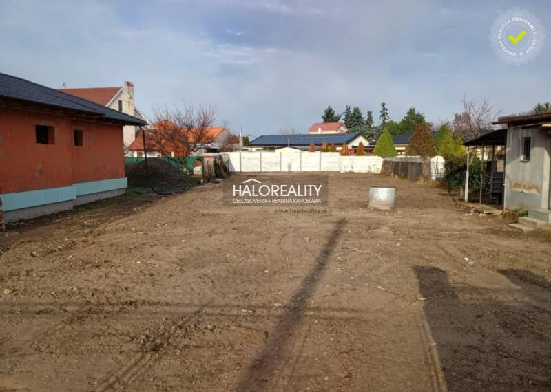 Predaj, pozemok pre rodinný dom 824 m2 Váhovce - Z...