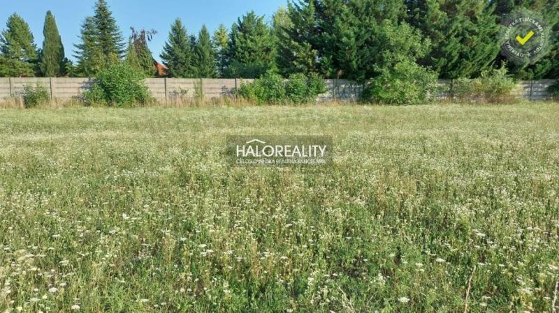 Predaj, pozemok pre rodinný dom 664 m2 Nové Zámky