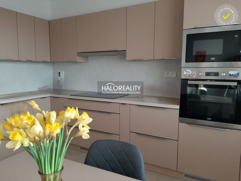 Predaj, rodinný dom Veselé, 5-izbový bungalov - NOVO...