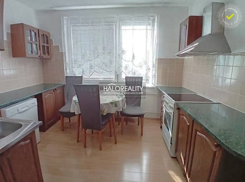 Predaj, trojizbový byt Revúca, slnečný s balkónom - ...