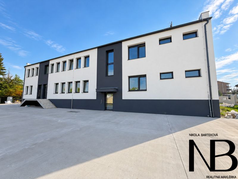 Na predaj 3-izbový byt s terasou, vlastný vstup, 2x parking, Svinná