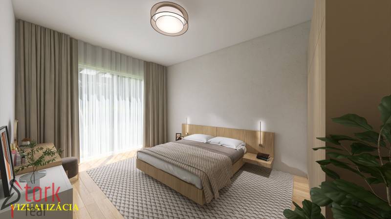 TOP - Rodinný dom s veľkým pozemkom - Dolný Hričov - Spálňa v rodinnom dome s posteľou, nočnými stolíkmi a závesmi, podlaha s dreveným dekorom.