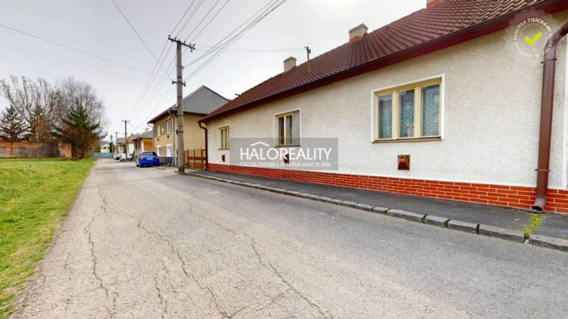 Predaj, rodinný dom Rimavská Sobota, Čerenčianska - ... - Rodinný dom v Rimavskej Sobote na pokojnej ulici s chodníkom.