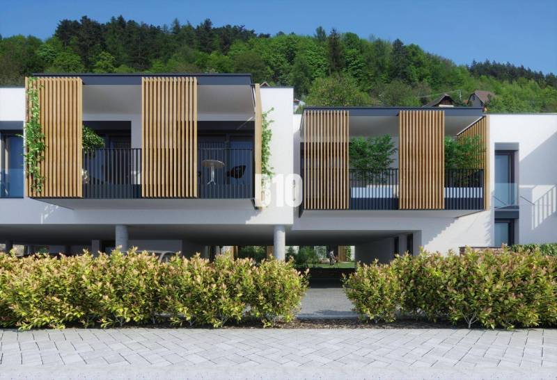 VILADOMY BUDATÍN - 3 IZBOVÝ BYT 125m2, A1 - Moderná budova s drevenými prvkami na Dolnej ulici v Žiline, obklopená zeleňou.