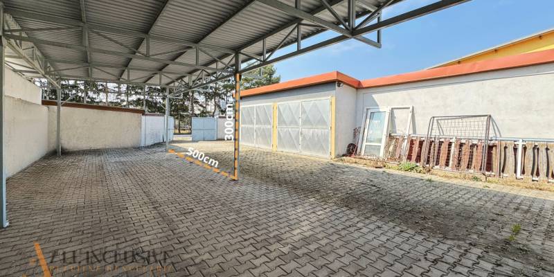 PRAKTICKÉ SKLADOVÉ PRIESTORY  | DOPRAVNÁ | TOPOĽČANY - Krytý priestor na ulici, slúži na uskladnenie materiálu pri halách a skladoch.