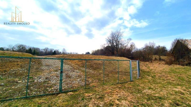 Na predaj POZEMOK na výstavbu rodinného domu - 3346 m², Kečkovce - Pozemky - bývanie v Kečkovciach, vidiecky pozemok so zeleňou a oplotením.