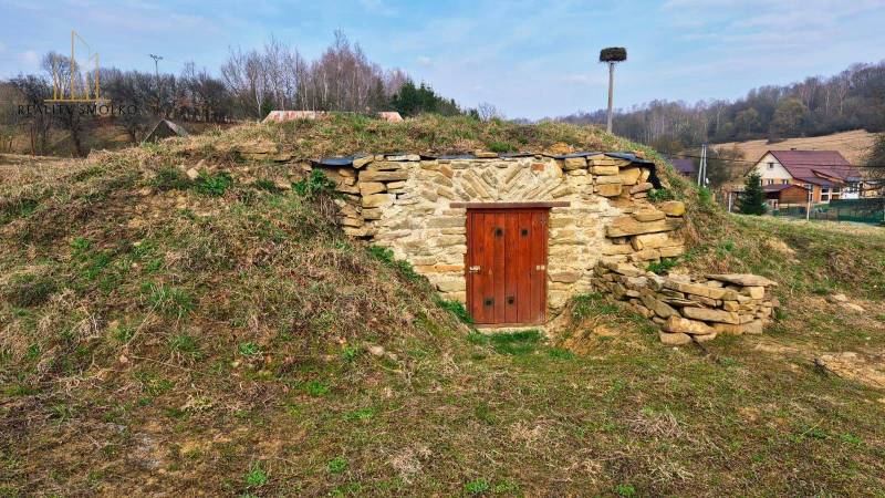 Na predaj POZEMOK na výstavbu rodinného domu - 3346 m², Kečkovce - Kamenná pivnica na predmestí Kečkoviec ponúka ideálne Pozemky - bývanie.