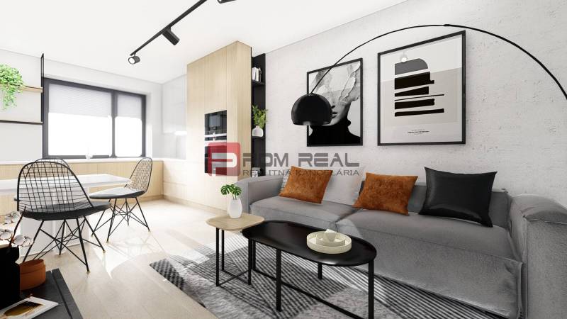 Predaj 3-izbový byt od 184 999 € v projekte Rezidencia Potôčik - Obývačka v 2-izbovom byte, sivá sedačka, čierny luster, podlaha s dreveným dekorom.