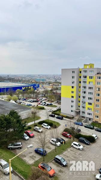 SOFIJSKÁ -  Pekný 2 izbový byt, 52m² + LOGGIA, 7/8 posch. - Panelák na Sofijskej ulici v mestskej časti Sídlisko Ťahanovce, Košice, s parkoviskom a výhľadom.