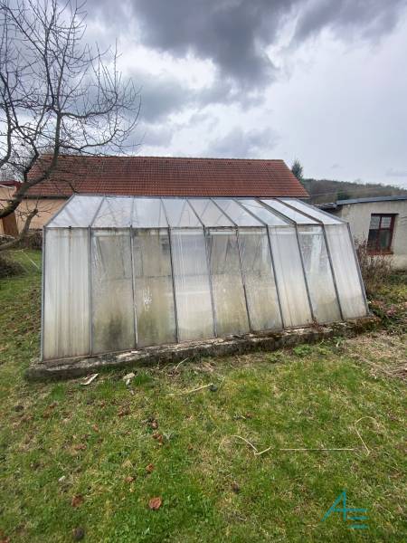 RD so záhradou, pivnicou garážou na Myjave.  - Skleník na záhrade rodinného domu na ulici Turá lúka v Myjave.