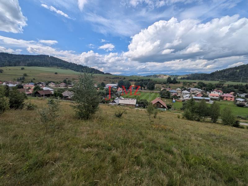 Stavebný pozemok kúsok od lyžiarskych vlekov Čierny Balog - Bexeľ - Panoráma pozemkov na bývanie v Čiernom Balogu na ulici Bexeľ s výhľadom na kopce.