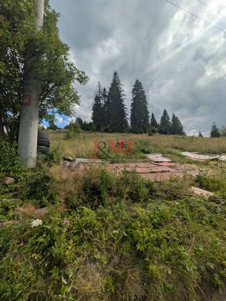 Stavebný pozemok kúsok od lyžiarskych vlekov Čierny Balog - Bexeľ - Na ulici Bexeľ, Čierny Balog sa nachádza lúka a stromy na pozemku - bývanie.