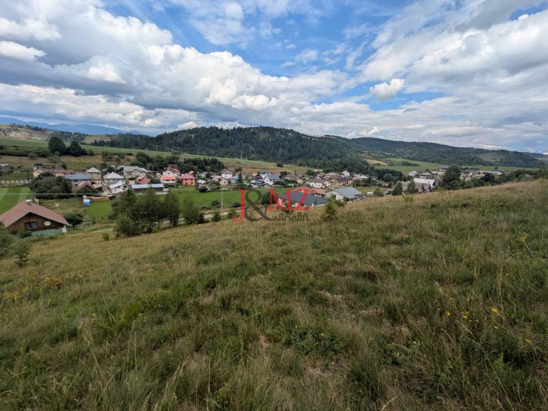 Stavebný pozemok kúsok od lyžiarskych vlekov Čierny Balog - Bexeľ - Trávnatý pozemok na predaj v Čiernom Balogu, Bxecľ. Vhodné na bývanie.