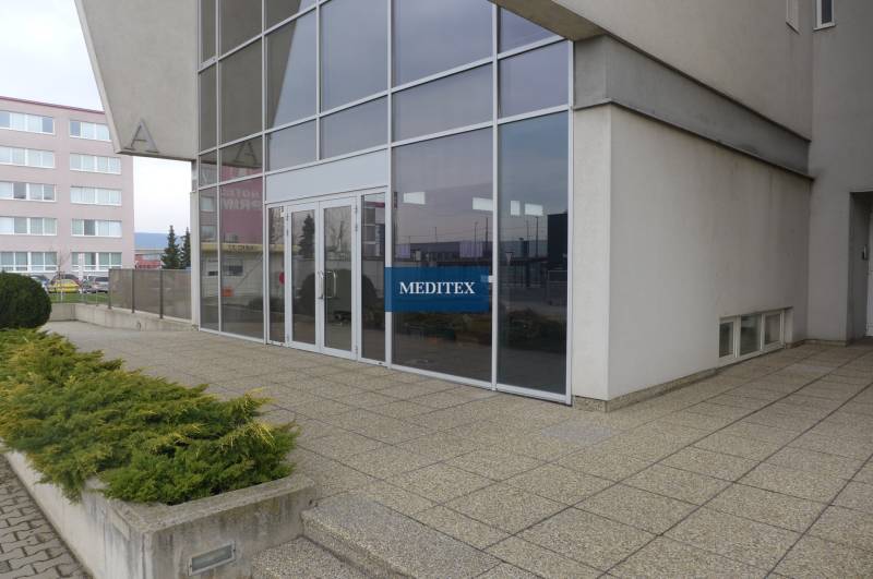 Obchodný priestor na prenájom pri ceste o ploche  372 m2  - Exteriér obchodných priestorov na Starej Vajnorskej v Bratislave - Novom Meste.
