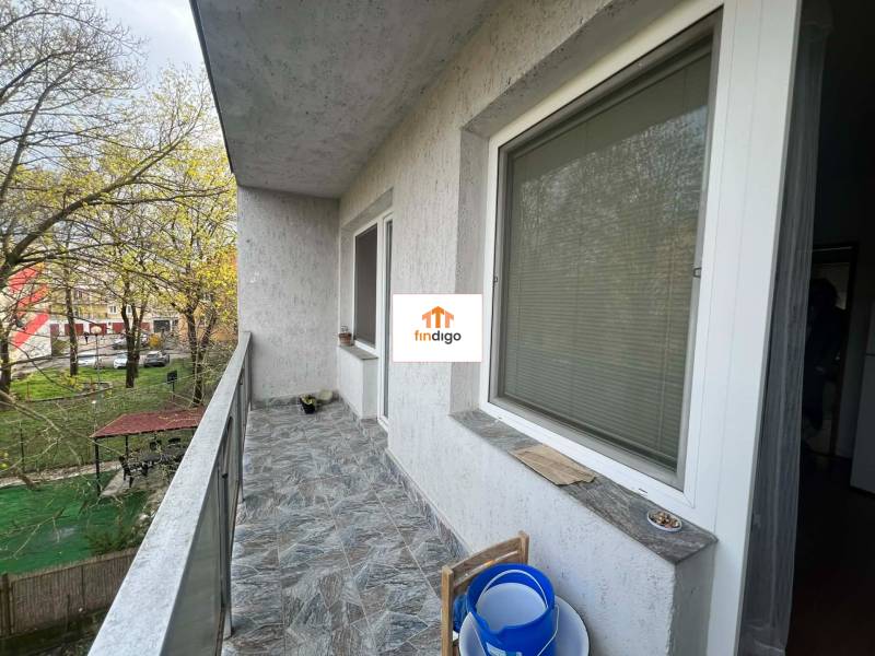 PRENÁJOM - 3-izbového byt vyhľadávaná a kľudná lokalita, Komárno - Balkón 3-izbového bytu na Považskej ulici v Komárne s výhľadom do zeleného dvora.