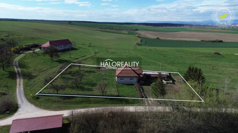 Predaj, rodinný dom Rimavské Janovce, Janošíky - EXK... - Rodinný dom v Rimavských Janovciach s rozsiahlym pozemkom a v pokojnom vidieckom prostredí.