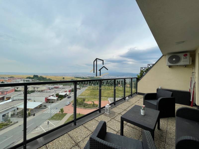 PREDAJ, 3 izb. byt v novostavbe PANORÁMA, 5 min. od AUPARKU - Na ulici Borievkova priestranná terasa s výhľadom, vedľa 3-izbového bytu.