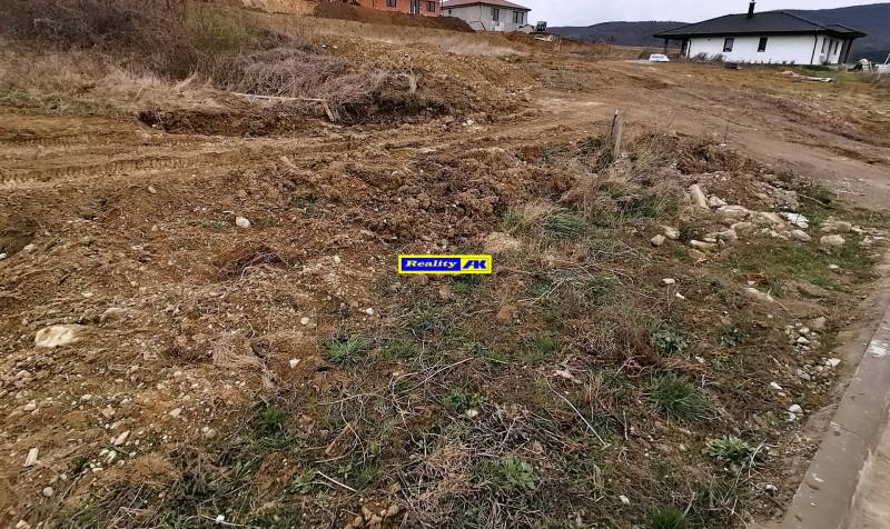 Pozemok na predaj v Lubine: Slnečný svah s výhľadom na krajinu - Pozemky na bývanie na ulici Lubina v Novom Meste nad Váhom, prírodné prostredie.
