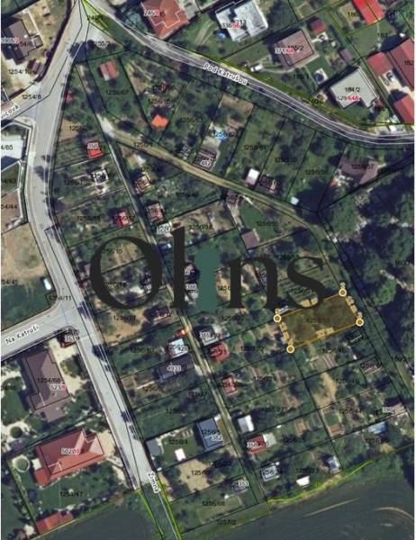 Kaskádovitá záhrada s výhľadom na Kalváriu – Nitra, Horné Krškany - Letecká mapa záhrad v Nitre s vyznačeným pozemkom v oblasti Pod Katrušou.