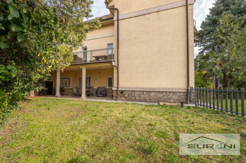 PRENÁJOM 4-IZBOVÉHO BYTU | ZÁHRADA | DVOJGARÁŽ | KRČMÉRYHO ULICA - Budova s terasou a záhradou na ulici Krčméryho, Bratislava - Staré Mesto.