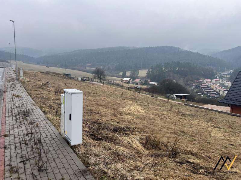 STAVEBNÝ POZEMOK | STARÁ ĽUBOVŇA - ŠIBENIČNÁ HORA - Pozemky na bývanie v Starej Ľubovni s výhľadom na svieže zelené kopce.