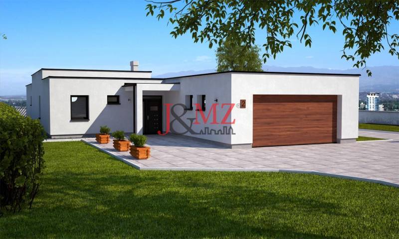 Na predaj výnimočný átriový rodinný dom s dvojgarážou v obci Dolná Seč - Rodinný dom v Dolnej Seči s bielou fasádou, veľkou terasou a zeleným trávnikom.