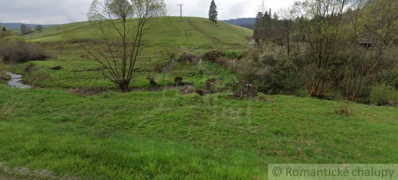 Slnečný pozemok pre vašu chatu v srdci Pienin – Havka - Pohľad na zelené lúky a kopce v meste Havka, oblasť Pozemky - bývanie.