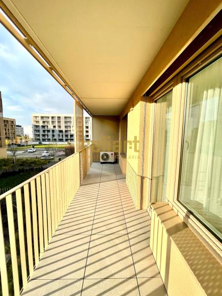 Bory:Na prenájom úplne nový, elegantný 2i byt/eng.text inside - Balkón 2-izbového bytu v Bratislave, Lamači na ulici Dominika s výhľadom na okolie.