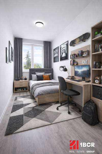 NOVÁ KOMPLET. REK., 3–IZB. BYT, PIVNICA, BALKÓN, DUKELSKÁ, BERNOLÁKOVO - Izba s podlahou s dreveným dekorom, posteľou a pracovným stolom v 3-izbovom byte.