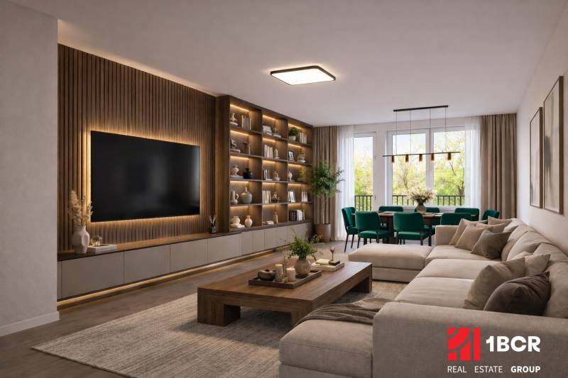 NOVÁ KOMPLET. REK., 3–IZB. BYT, PIVNICA, BALKÓN, DUKELSKÁ, BERNOLÁKOVO - Štýlová obývacia izba s pohovkou, podlahou s dreveným dekorom a veľkým televízorom v 3-izbovom byte.