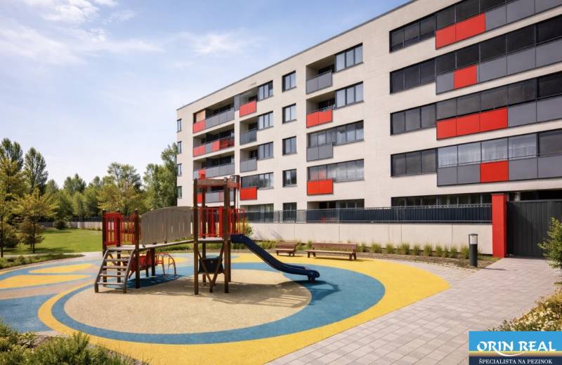 Na predaj 1,5 izbový apartmán v BA III Malokrasňanská 42,34m2 - Malokrasňanská ulica v Bratislave - Rača s bytovým domom a detským ihriskom.