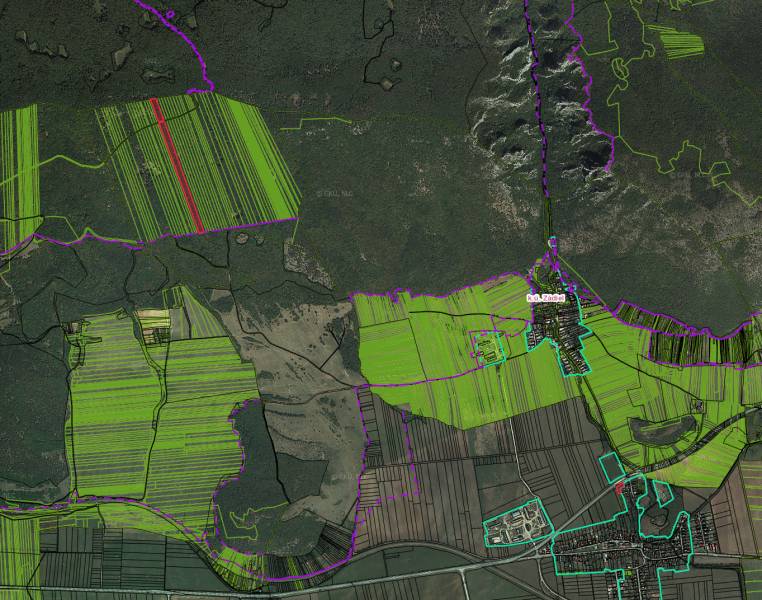 Dvorníky – Spoluvlastnícky podiel na lese a pozemku pri obci - Letecký pohľad na poľnohospodárske a lesné pozemky v okolí Dvorníkov-Včelár.