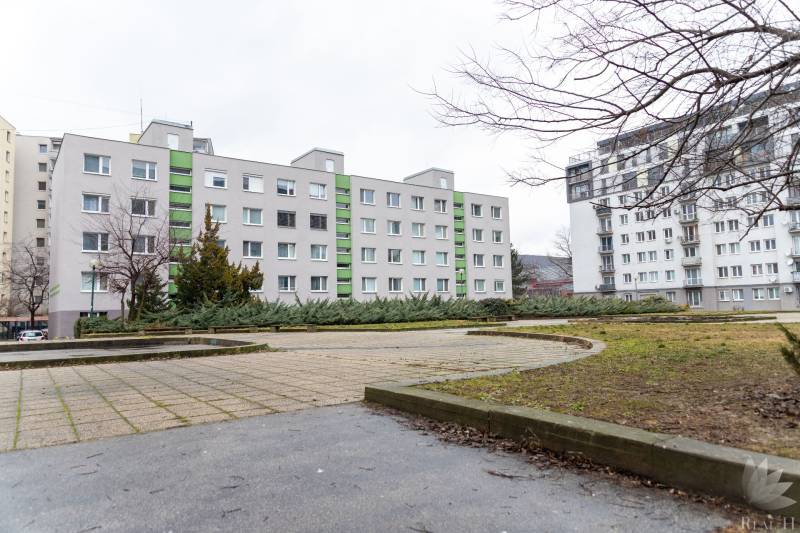 Predaj 4 izbový byt v TOP lokalite Ondavská ulica  BA II Ružinov- Nivy - Bytový dom na Ondavskej ulici, Bratislava - Nivy, blízko upraveného parku.