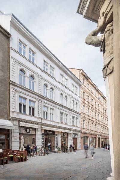 PANSKÁ 6 I Exkluzívny 4 izbový byt v historickom centre Bratislavy  - Budova na Panskej ulici v Bratislave - Starom Meste s aktívnym pouličným životom.