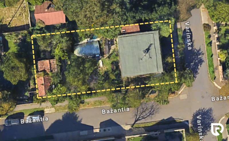 Exkluzívny stavebný pozemok Ružinov - Prievoz 760 m²   - Letecký pohľad na Rodinný dom na Varínskej ulici v Bratislave - Ružinov.
