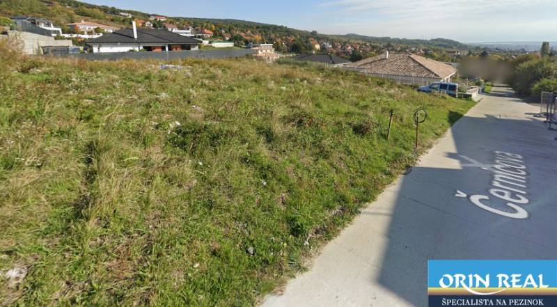 ,,,REZERVOVANÝ,,,PREDAJ SP V LIMBACHU - 1165 m2 - Pozemky na obrázku sú na ulici Cintorínska vhodné na bývanie s výhľadom.