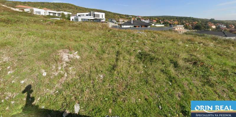 ,,,REZERVOVANÝ,,,PREDAJ SP V LIMBACHU - 1165 m2 - Pozemok na ulici Cintorínska vhodný pre bývanie, obklopený modernou zástavbou a prírodou.