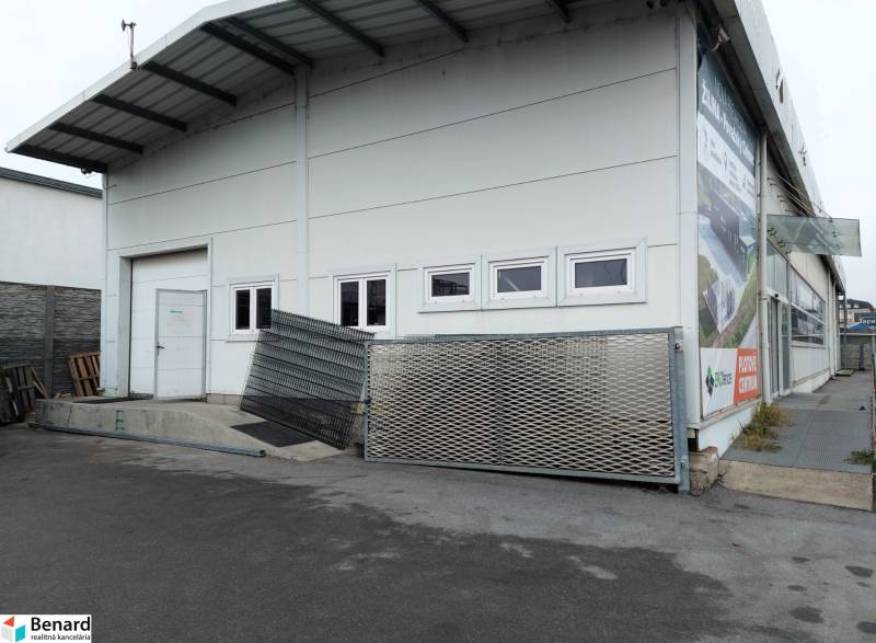 PRENÁJOM: Moderná hala (525 m²) v TOP lokalite Žiliny – Kamenná ul. - Budova obchodných priestorov na Kamennej ulici v Žiline, vhodná pre sklady.